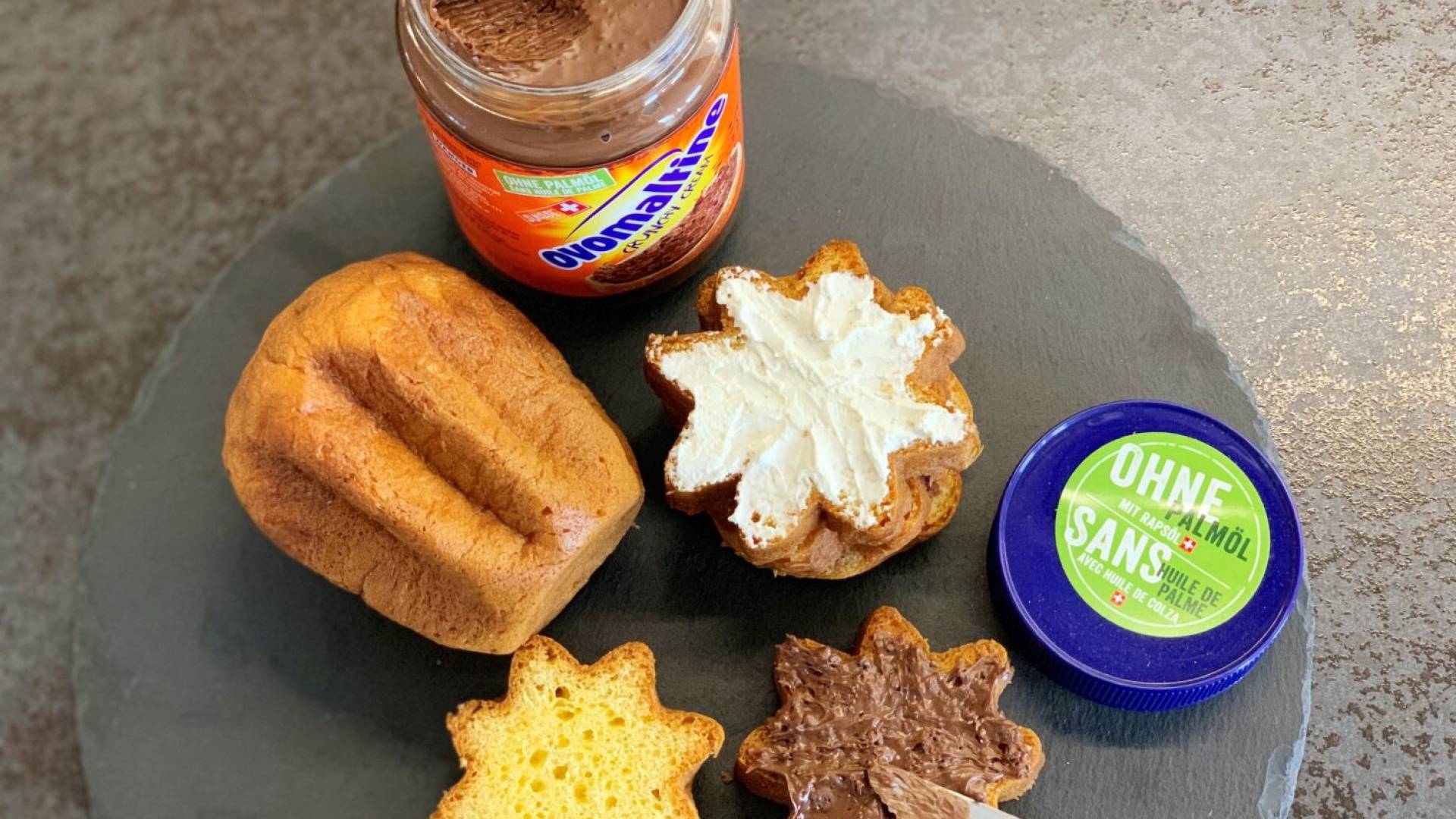 Pandoro mit Ovo Crunchy Cream