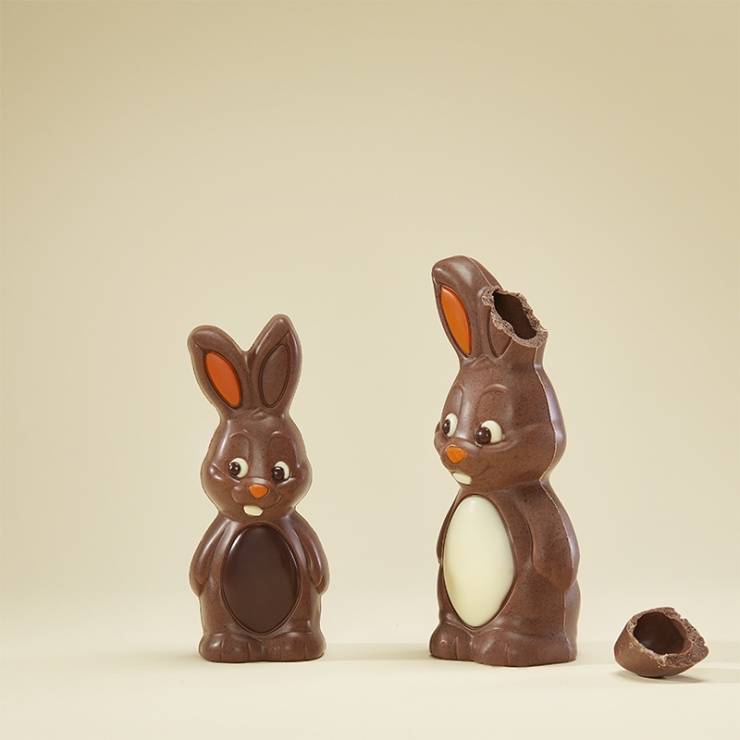 Ovo Lapin de Pâques avec une oreille arrachée